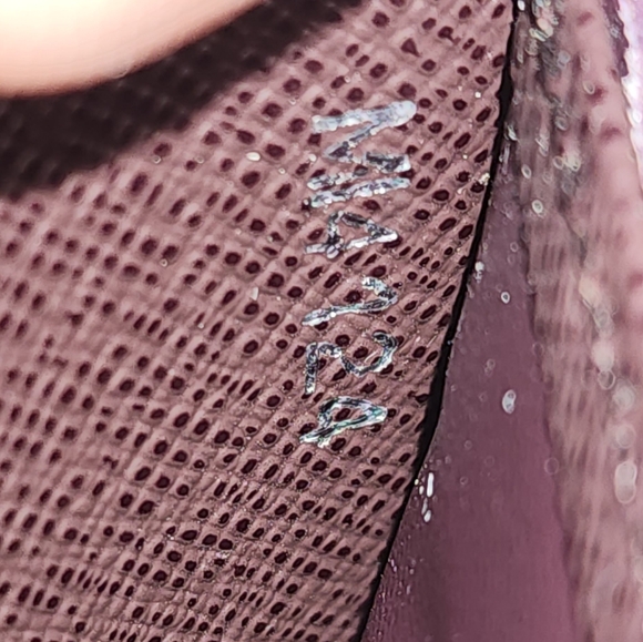 Louis Vuitton Epi Zippy Wallet - Picture 16 of 17